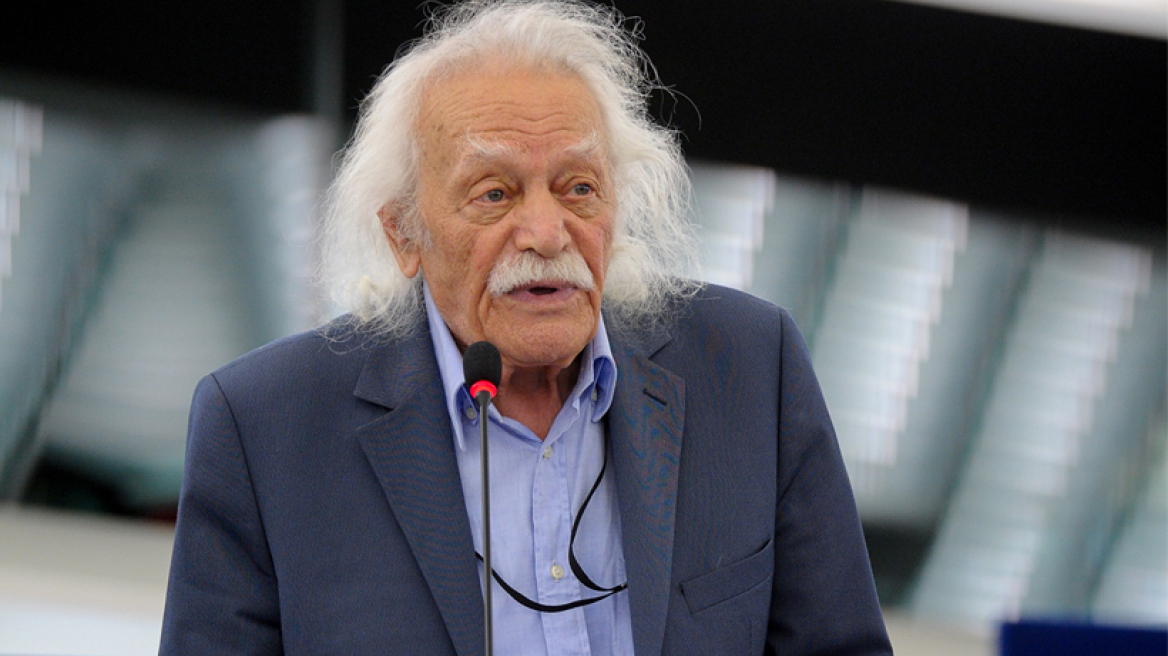 Ο Αβραμόπουλος απαντά στον Γλέζο για όσα του είπε για τον Γιούνκερ 