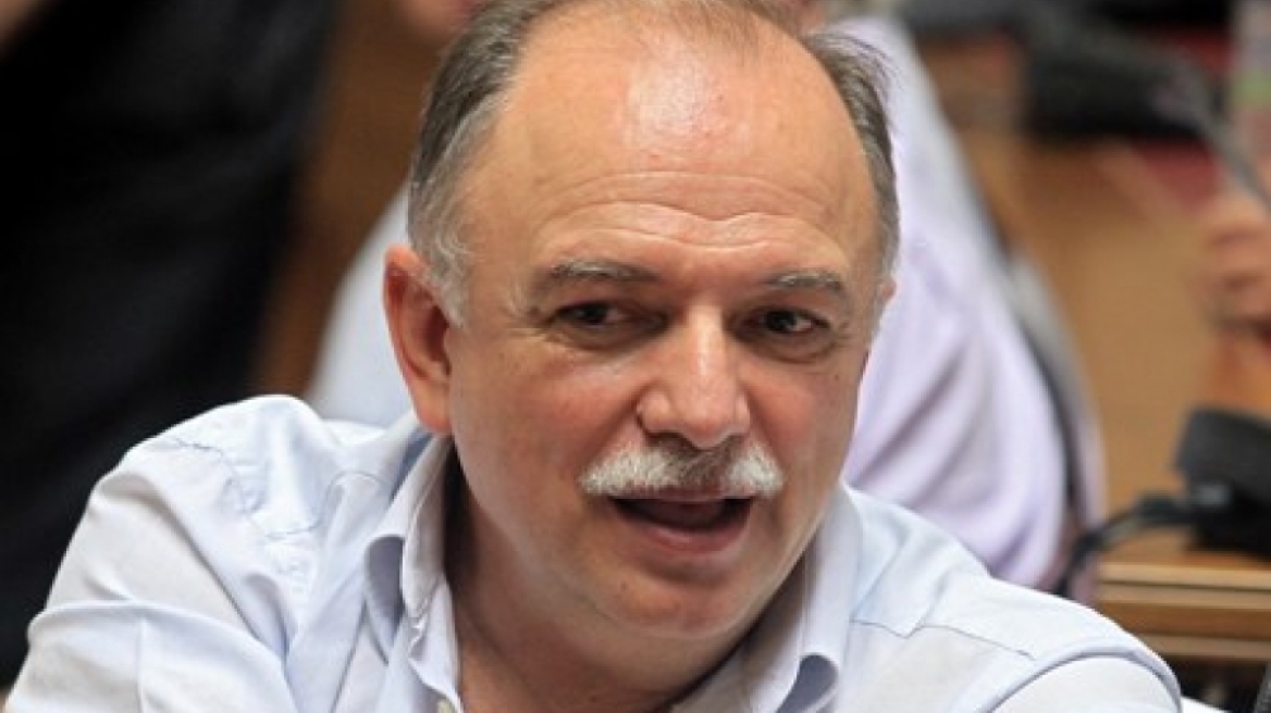 Παπαδημούλης: Να βάλει ο Γιούνκερ σε χαρτί αυτά που είπε χθες και να επανέλθει 