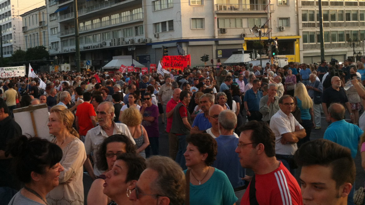 Anti-austerity rally again held in downtown Athens (Watch live)