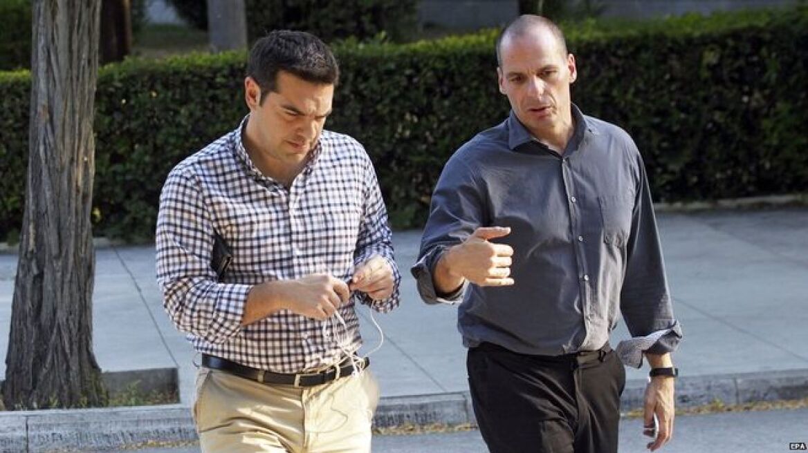 BBC: «Ο Τσίπρας και ο Βαρουφάκης πρέπει να καταπιούν την περηφάνια τους»