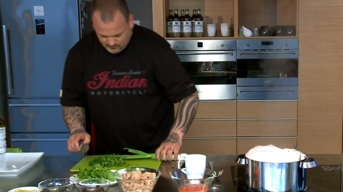 Ζυμαρικά με μελάνι σουπιάς και τόνο