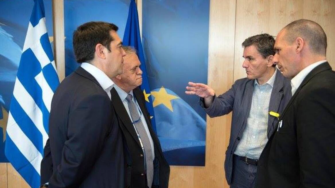 Guardian: Συμφωνία το Σάββατο - Την Κυριακή στη Βουλή τα μέτρα