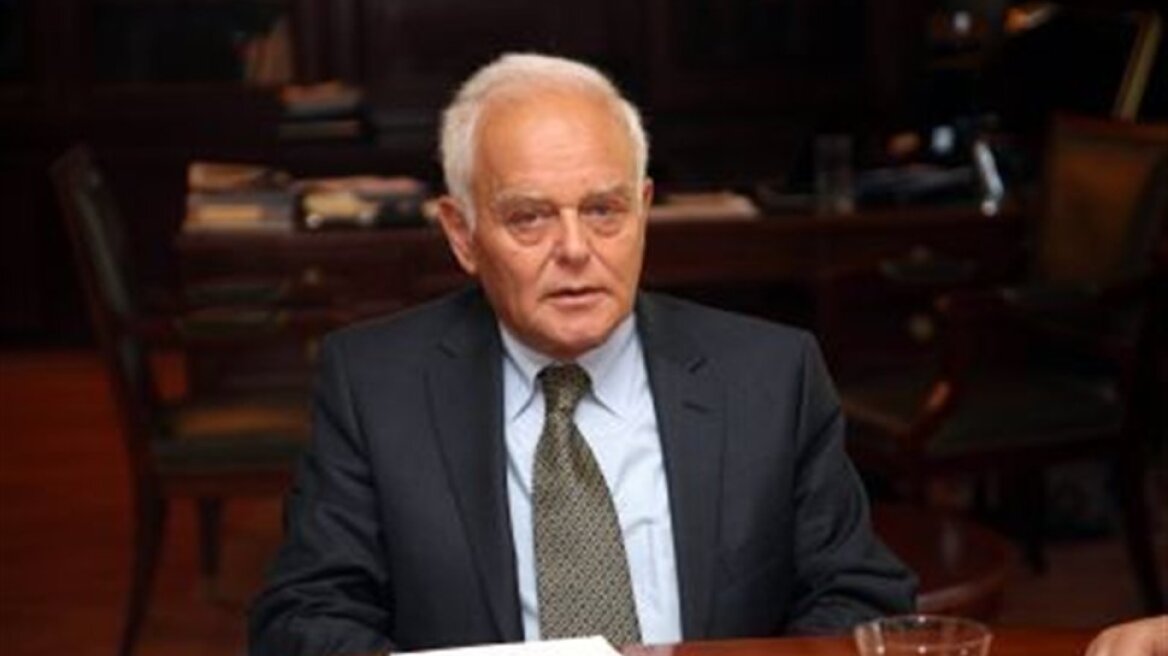 Μανιτάκης: Συνταγματικό το δημοψήφισμα - Διχαστικό το ερώτημα