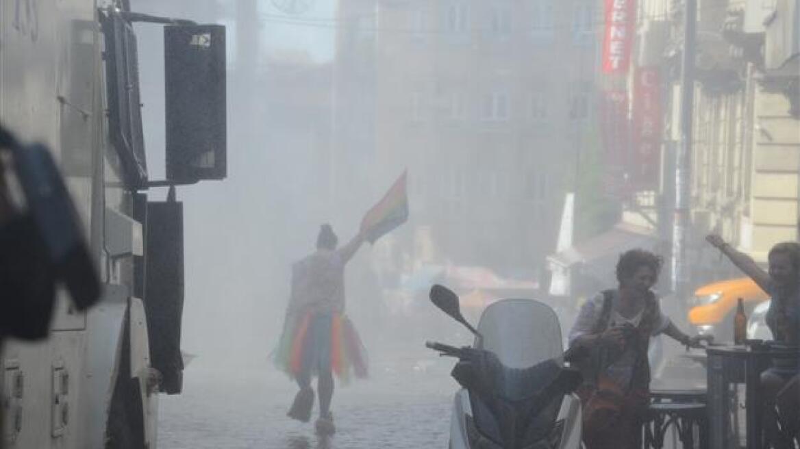 Βίαιη επέμβαση της αστυνομίας στο Gay Pride της Κωνσταντινούπολης 