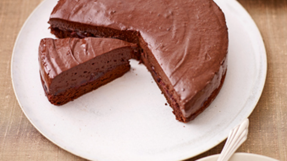 Τούρτα με μους σοκολάτας και βύσσινα