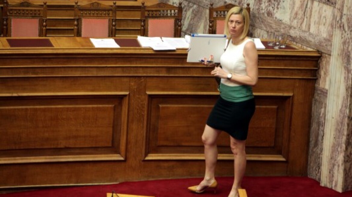 Ο κόσμος στις ουρές και η Ραχήλ κομπάζει ότι «οι αγορές χορεύουν πεντοζάλη»