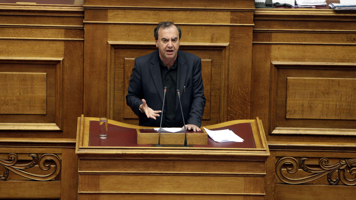 Χαμός στη Βουλή μετά τις καταγγελίες Θεοχάρη