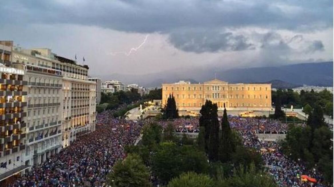 Economist: Η εκστρατεία του «Ναι» είναι μία καταιγίδα που δυναμώνει