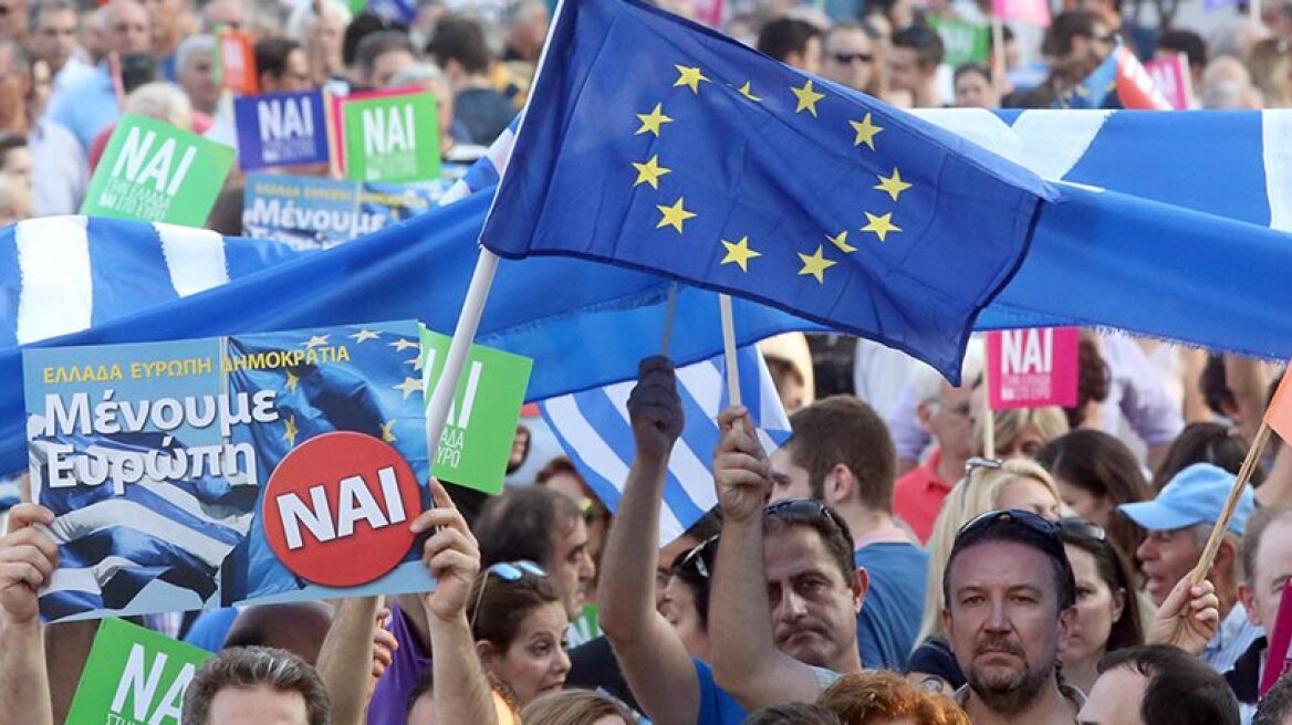 Dueling ‘Yes’ and ‘No’ rallies simultaneously in Athens (Watch live)