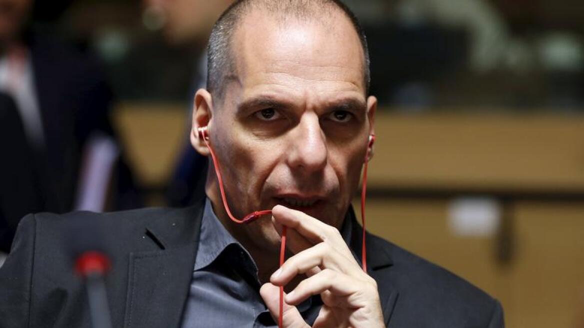  Πολίτης σε Βαρουφάκη: Πού είναι ο λιτός σου βίος, υπουργέ;