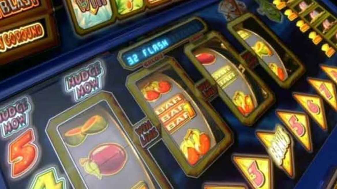 Κέρκυρα: Τέσσερις συλλήψεις για «φρουτάκια»