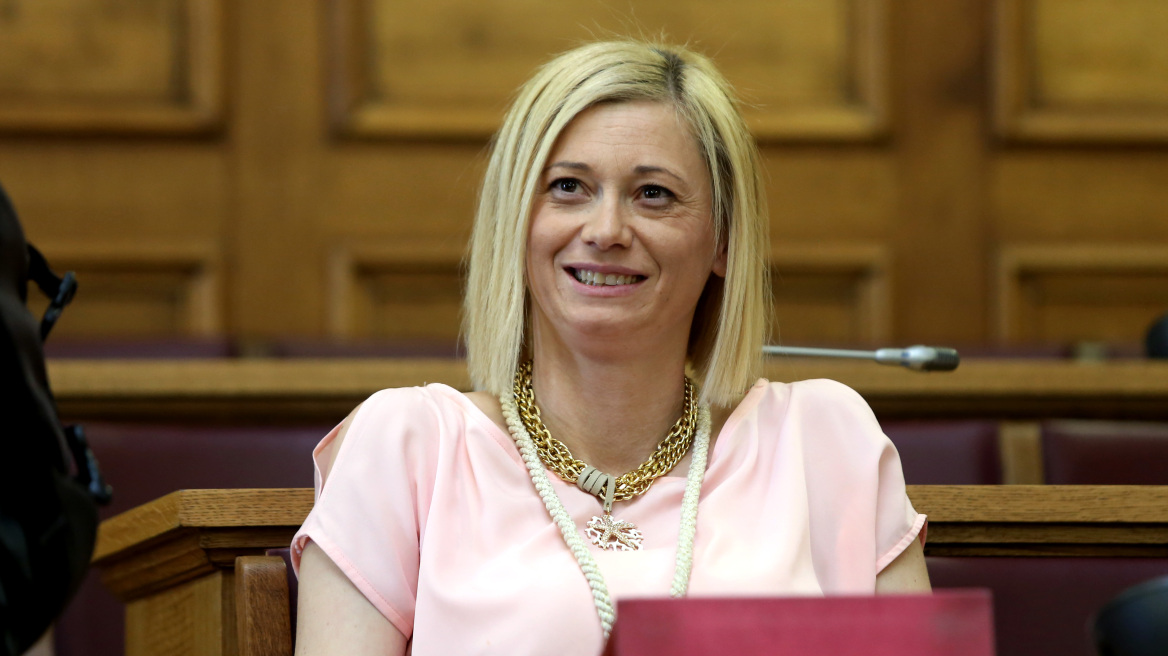Τα ΑΤΜ έχουν χρήματα μέχρι τη Δευτέρα, αλλά η Ραχήλ «τρολάρει» τις τράπεζες! 