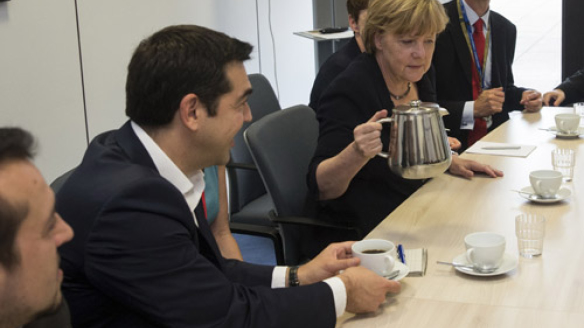 Δείτε φωτογραφία: Η Μέρκελ προσέφερε καφέ στον Αλέξη Τσίπρα  