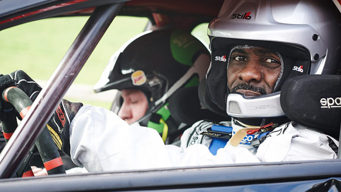 Video: Ο Discovery Idris Elba τσακίζει ένα Ford Fiesta R1