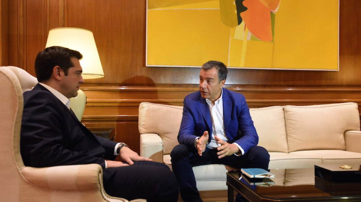 Θεοδωράκης: Δεν θα τους κάνουμε το χατίρι να βγούμε από την ΕΕ