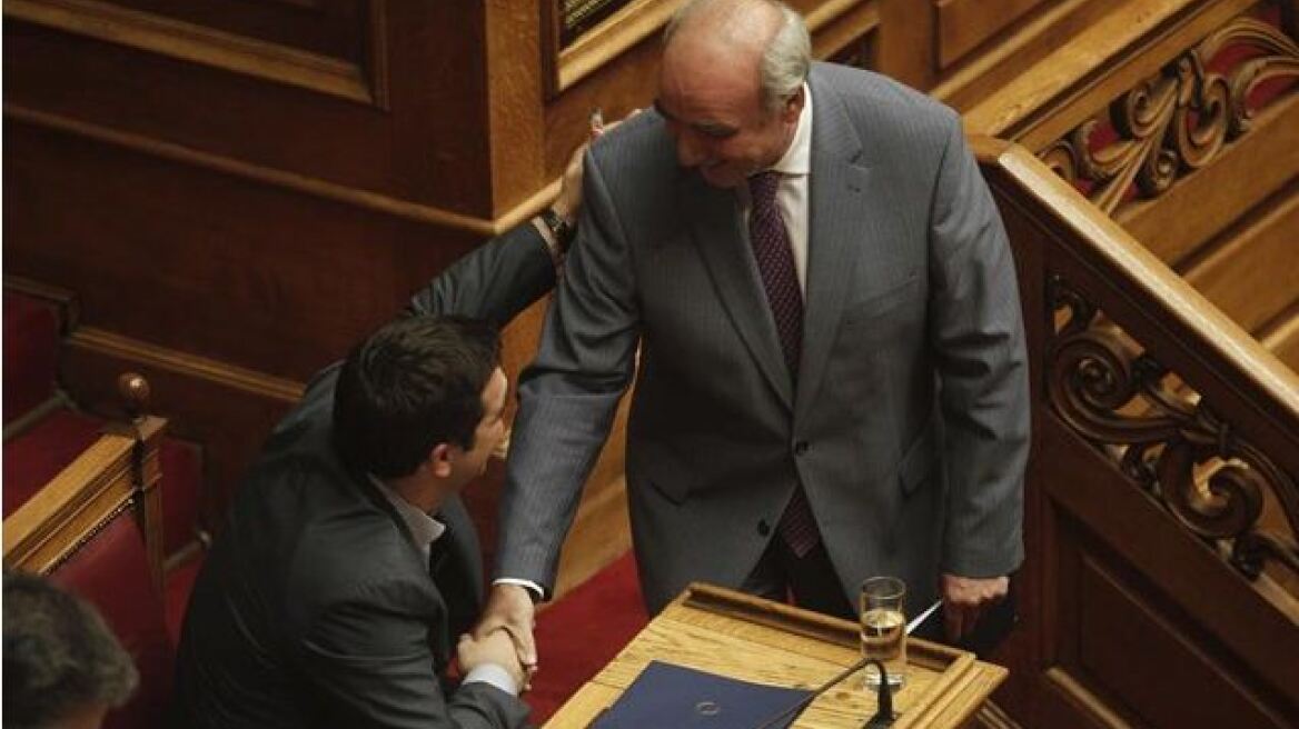 Δείτε τη χειραψία Μεϊμαράκη - Τσίπρα σε 11 φωτογραφίες 