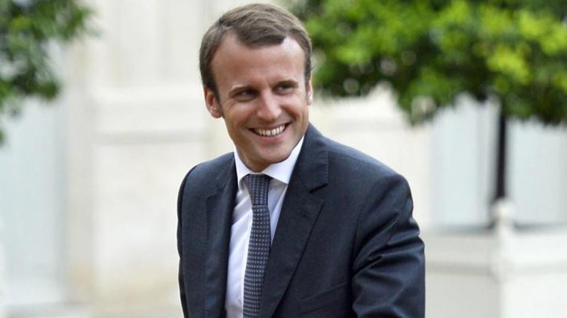 Μακρόν: H Ελλάδα χρειάζεται μείωση του χρέους της