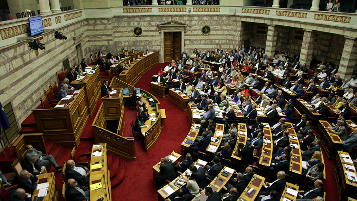 Η ώρα της Βουλής: Τι μέτρα πρέπει να «περάσουν» μέχρι την Τετάρτη
