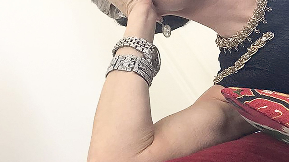 Η Δάφνη Γκίνες τουιτάρει υπέρ της Ελλάδας