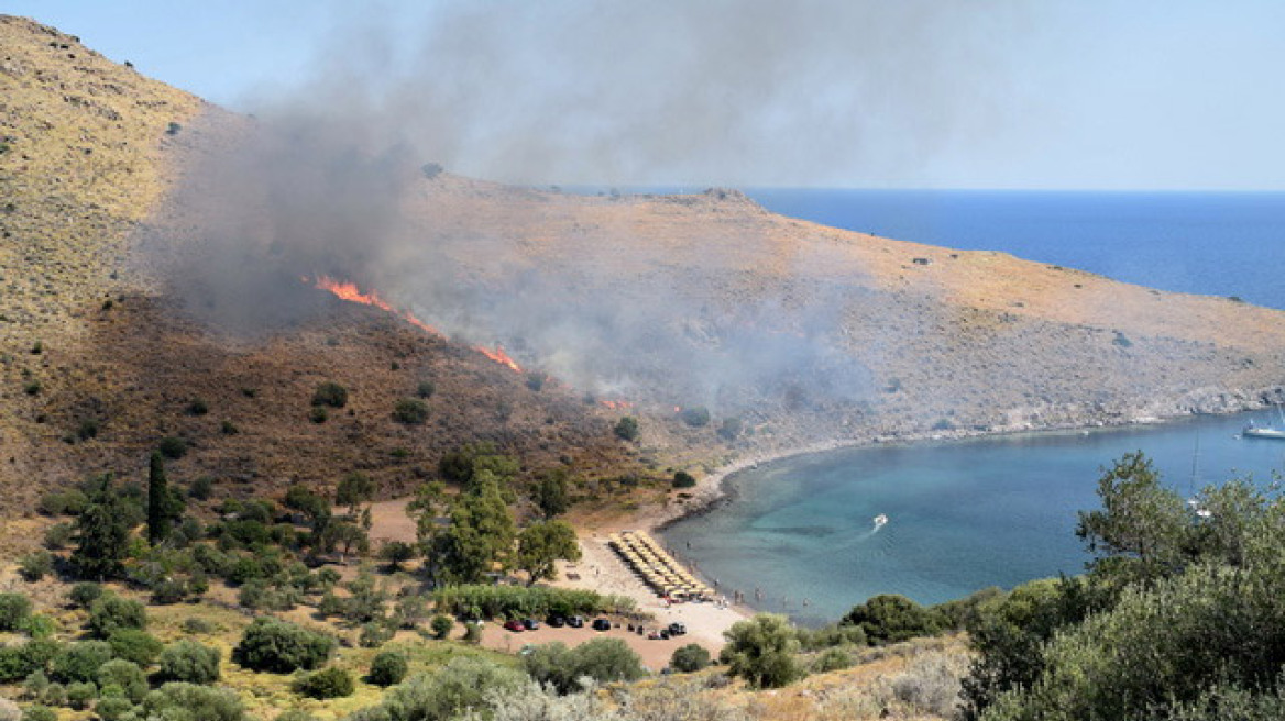 Πυρκαγιά στην περιοχή Σφεντούρι της Αιγίνας 
