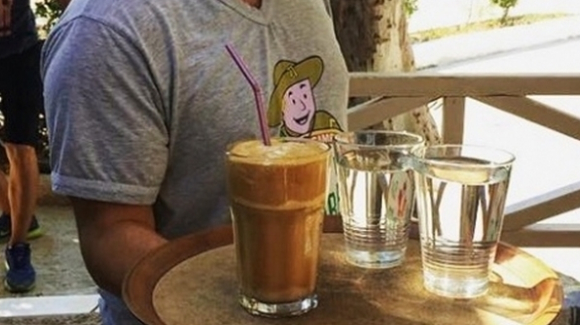 Γνωστός παρουσιαστής σερβίρει καφέδες!