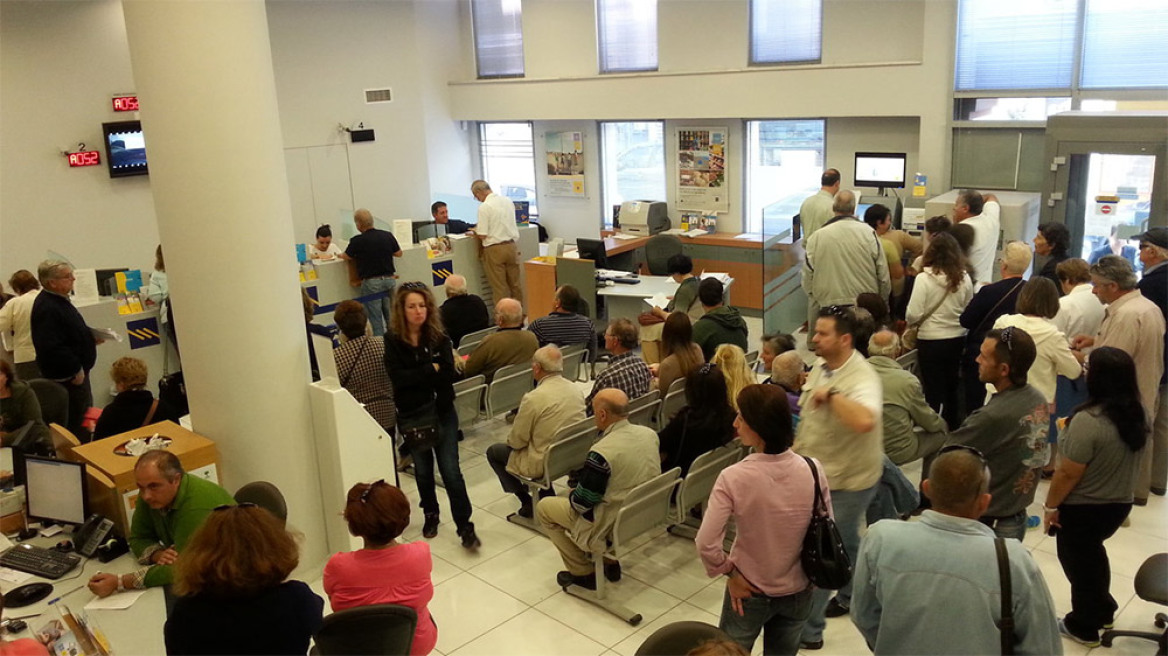 «Ανοίγουν, δεν ανοίγουν» οι τράπεζες τη Δευτέρα 