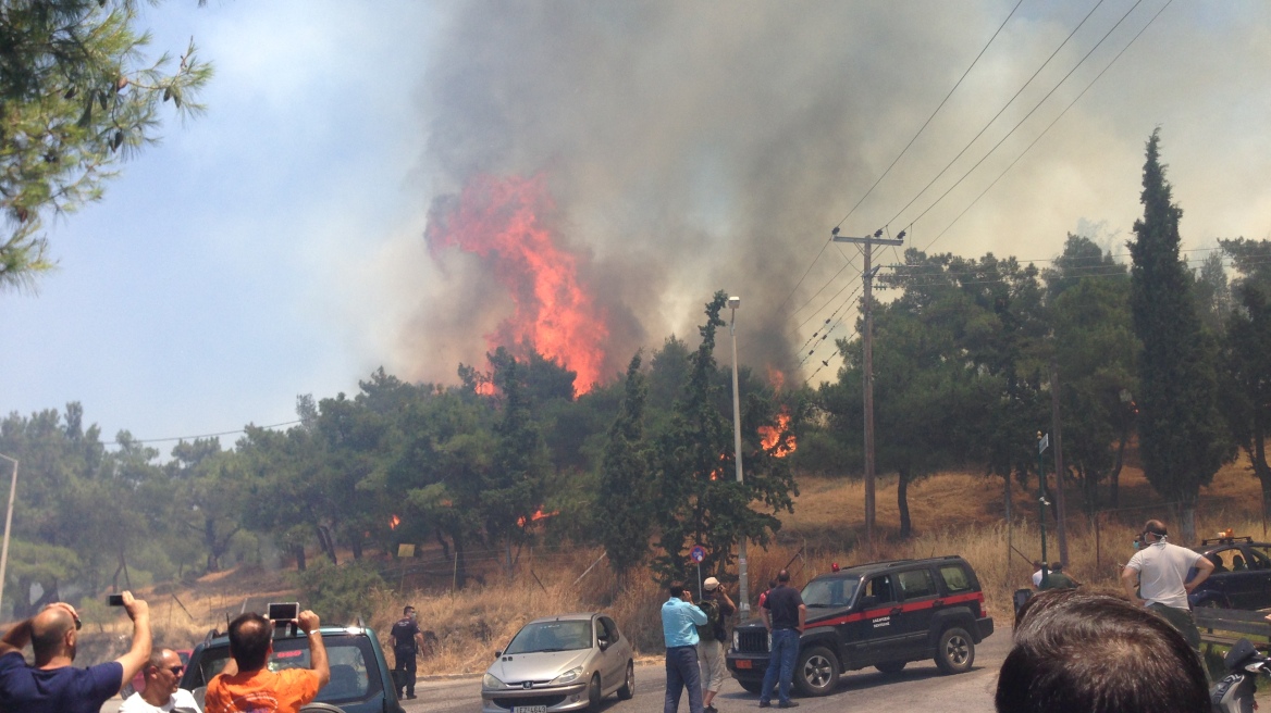 Δυο συλλήψεις για τη φωτιά στον Καρέα 