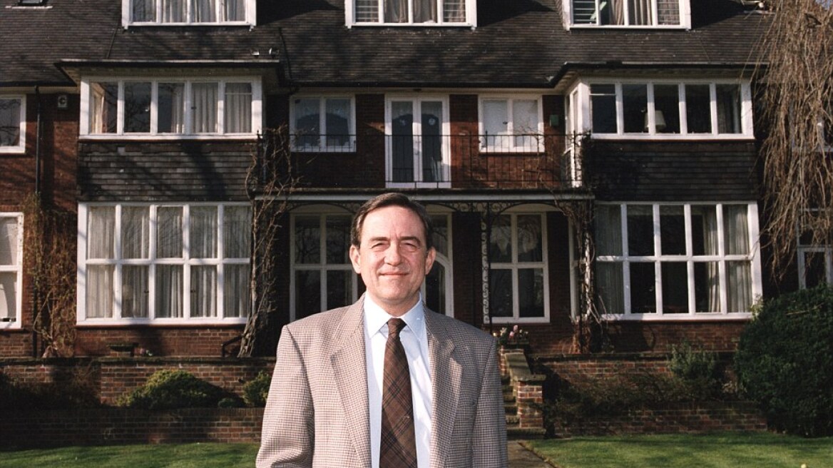 Who will buy former King Constantine II's London mansion? (Pics)