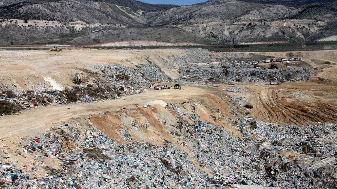 Κλειστός μετά την πυρκαγιά ο ΧΥΤΑ Φυλής σήμερα
