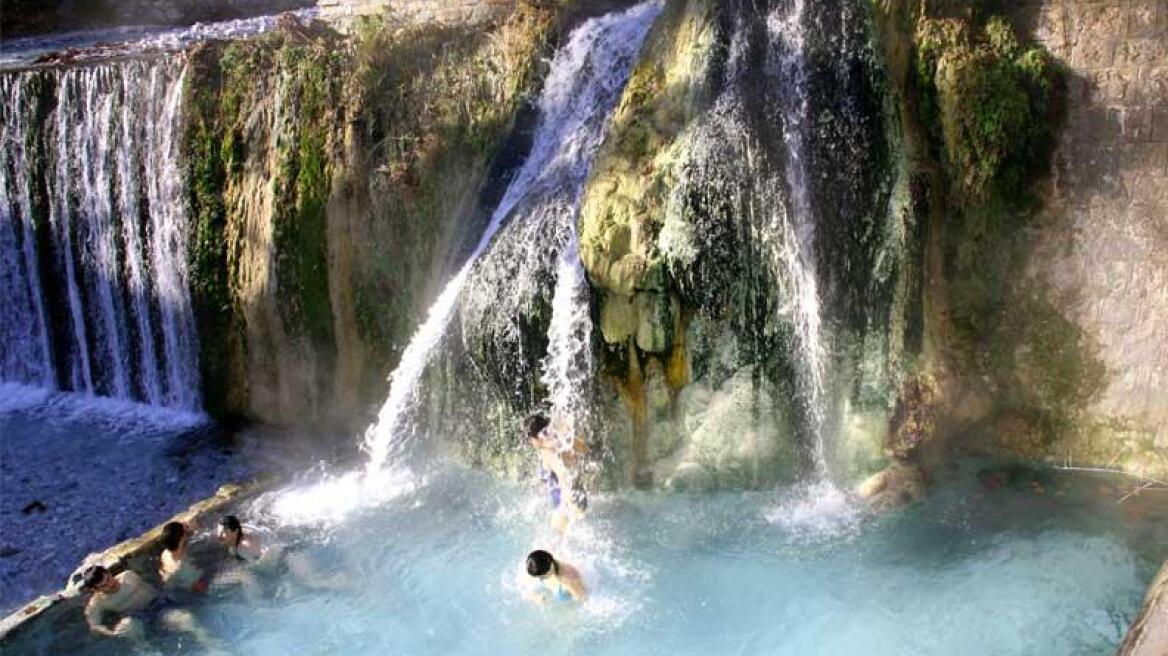 «Στεγνώνουν» τις βορειοελλαδικές λουτροπόλεις τα capital controls