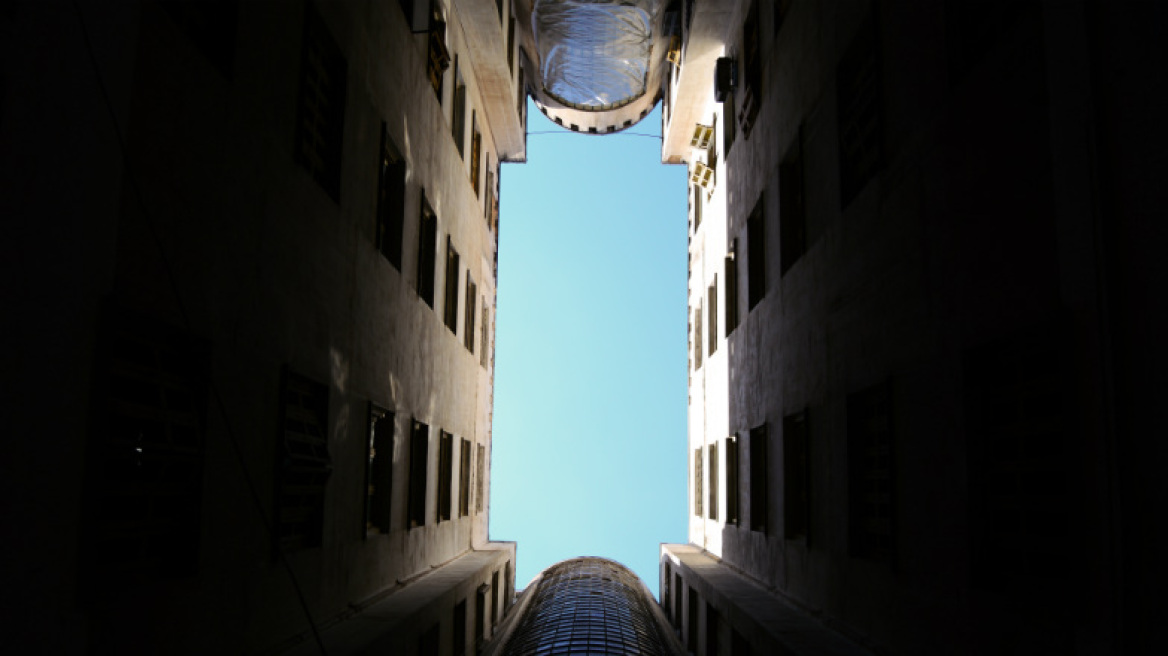 Ξεναγήσεις «Εντός στοάς»