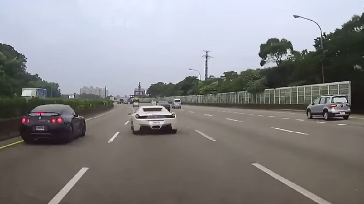 Πλουσιόπαιδα κάνουν κόντρες σε δρόμους (video)