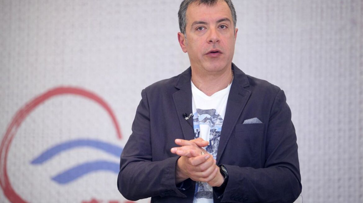 Θεοδωράκης: «Δεν πιστεύω στις οικουμενικές ψευδείς κυβερνήσεις» 
