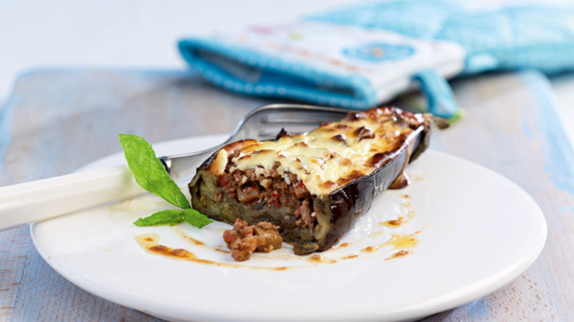 Μελιτζάνες παπουτσάκια με επικάλυψη γιαουρτιού