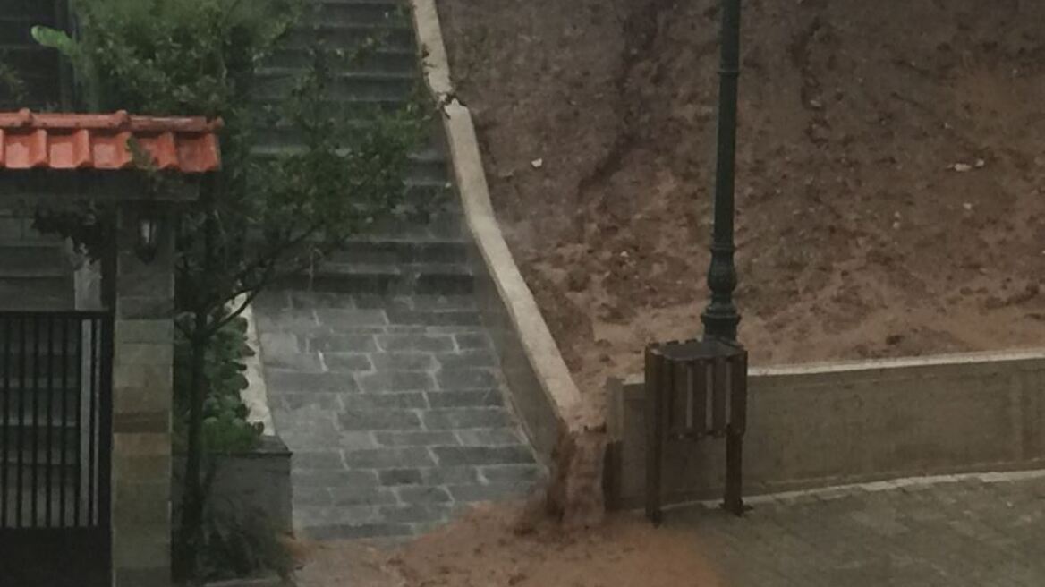 Προβλήματα στην Κοζάνη από ξαφνικό μπουρίνι