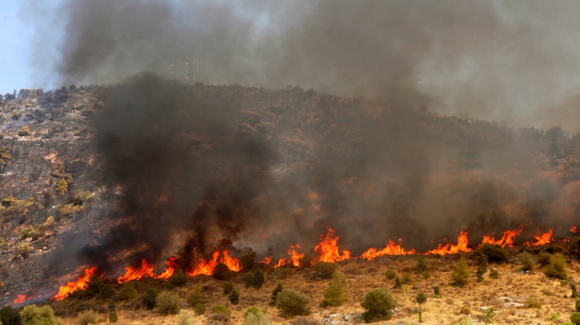 Υπό μερικό έλεγχο οι πυρκαγιές στην Ηλεία 