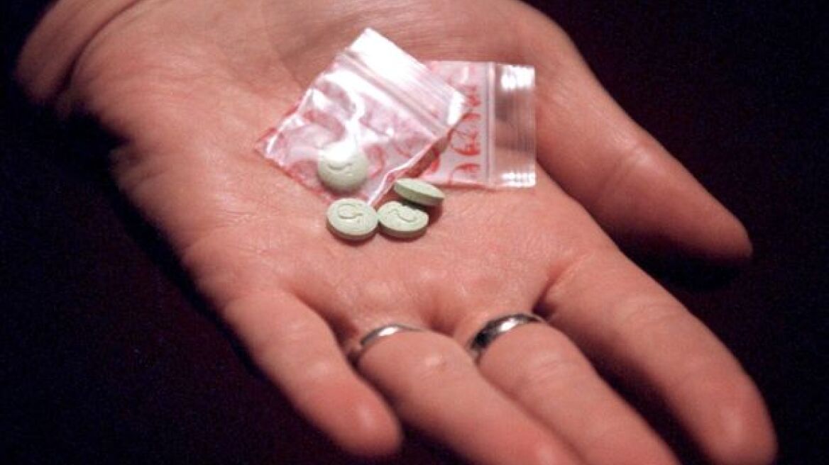 Αυστραλός πούλησε ecstasy σε αστυνομικούς στην Ίο!