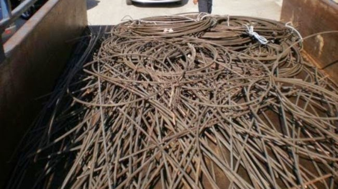 «Κυνηγοί» μετάλλων χτύπησαν σχολείο στην Φιλιππιάδα