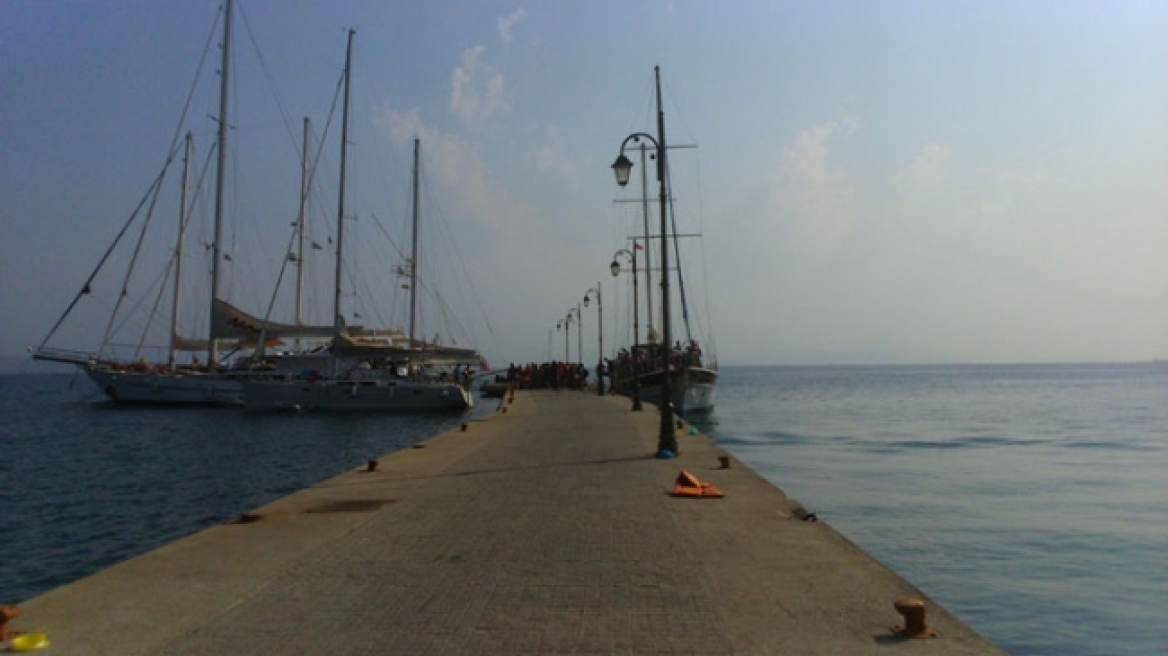 Βίντεο: Πάνω από 250 μετανάστες φτάνουν στην Κω με τουρκικό ιστιοφόρο 