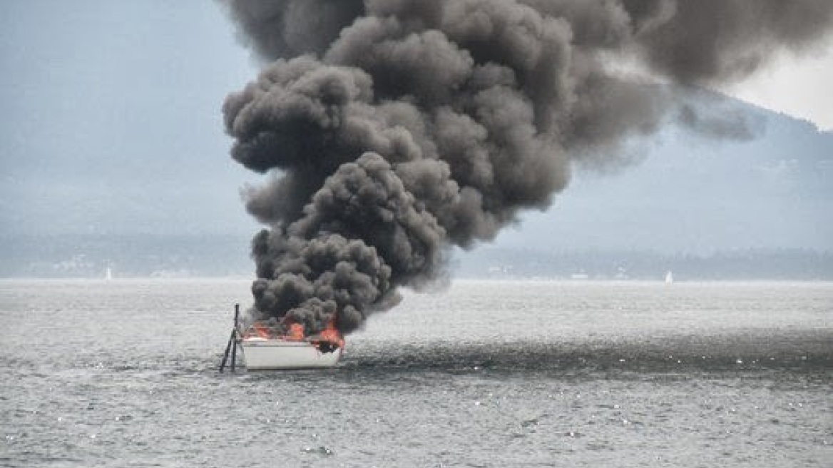 Πυρκαγιά σε ιστιοφόρο σκάφος στον όρμο της Σχοινούσας
