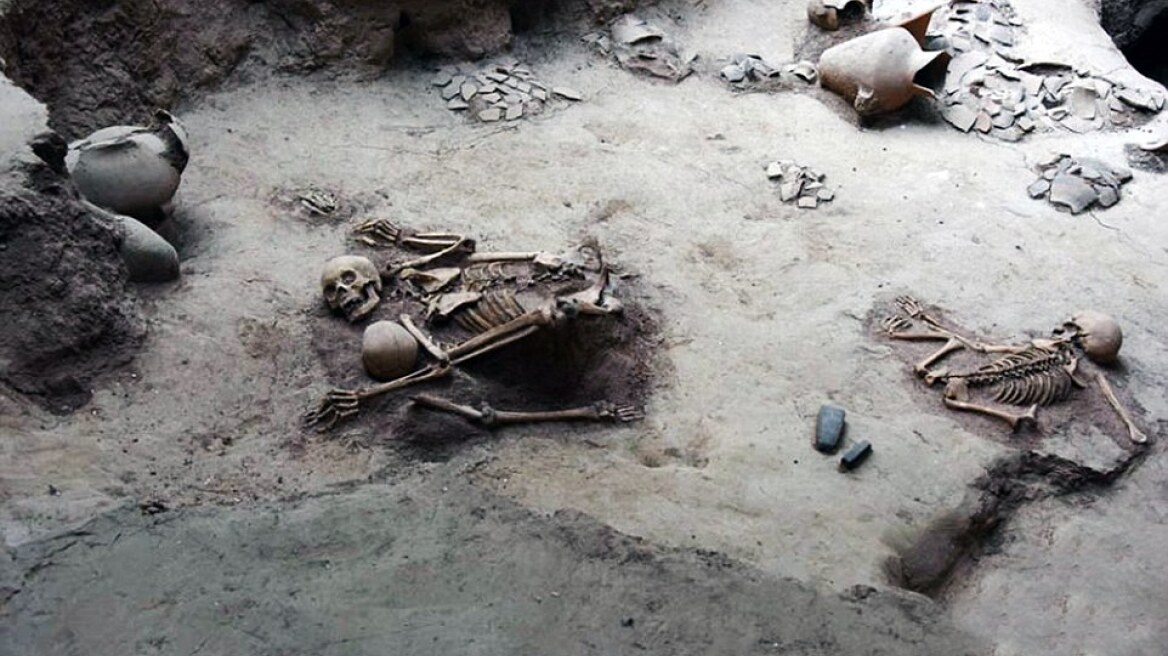 Συγκινητική ιστορία: Μητέρα και γιος αγκαλιασμένοι 4.000 χρόνια!