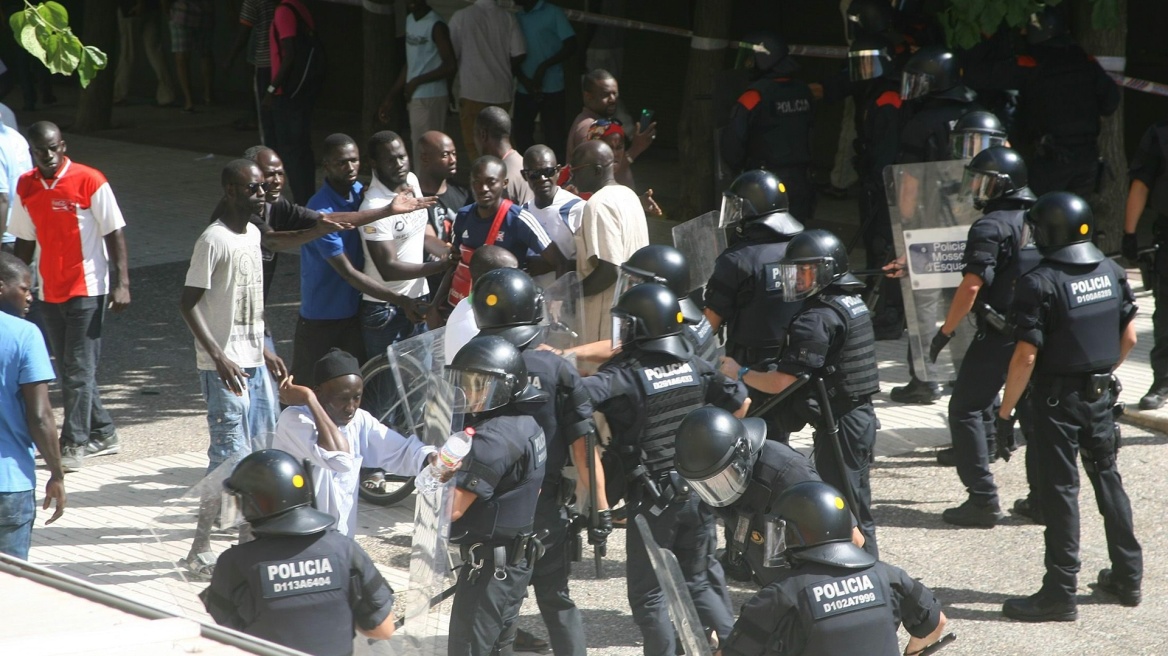  Σοβαρά επεισόδια και στην Ισπανία μεταξύ αστυνομίας και μεταναστών