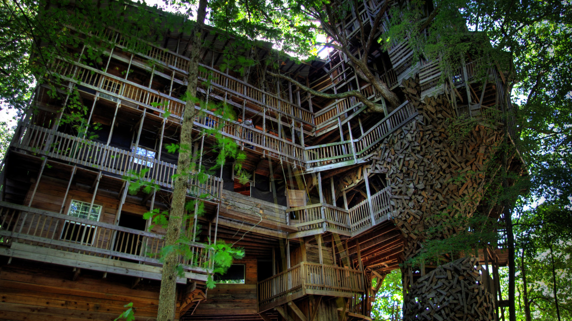 Βίντεο: Δείτε το μεγαλύτερο δεντρόσπιτο του κόσμου