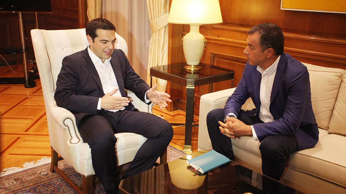 Τσίπρας σε Θεοδωράκη: Κάναμε τη συμφωνία για να προσπεράσουμε το Βερολίνο που ήθελε «γέφυρα»
