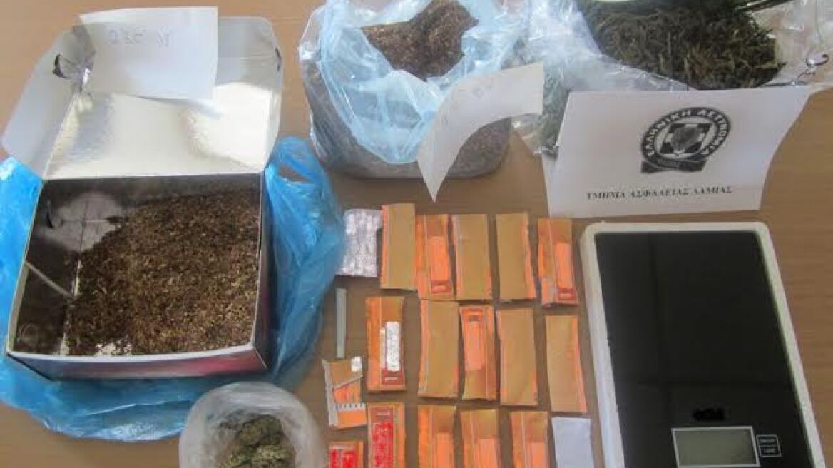 Λαμία: Τον έπιασαν με ναρκωτικά και λαθραίο καπνό