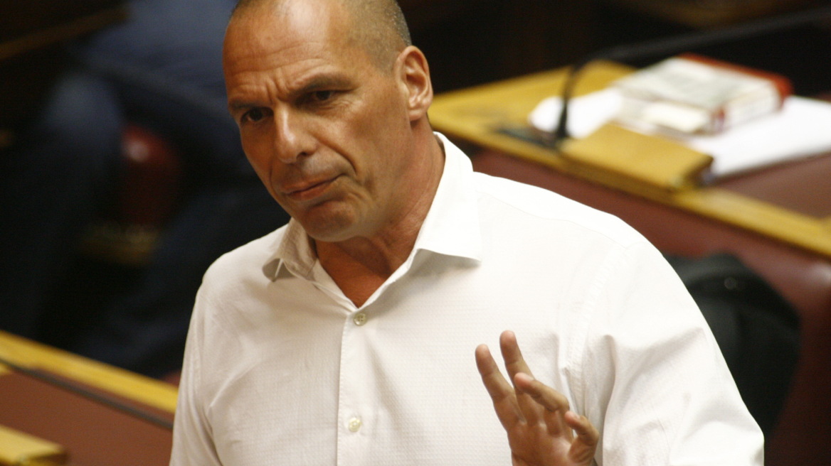 Βαρουφάκης: Το μνημόνιο «σκλαβώνει» τους εργαζόμενους και τις οικογένειες