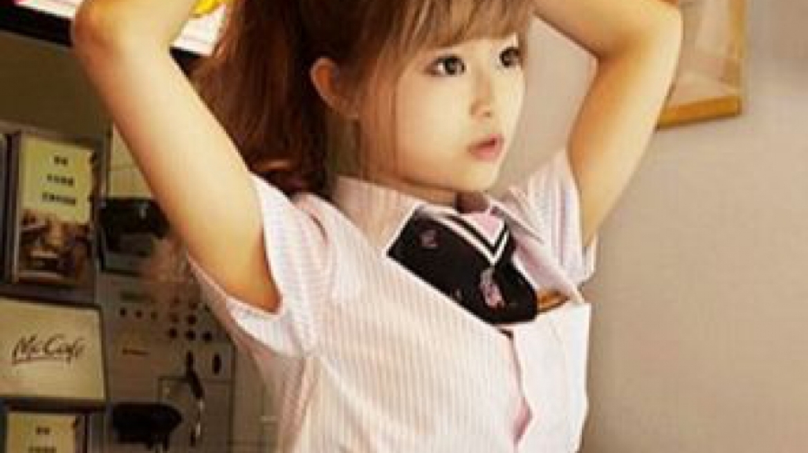 Δείτε την πιο όμορφη εργαζόμενη των McDonald's - Είναι τόσο εμφανίσιμη που κάποιοι πιστεύουν ότι είναι ψεύτικη