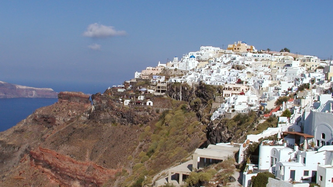 Μύκονος και Σαντορίνη έσπασαν ρεκόρ μη πληρωμής φόρων!