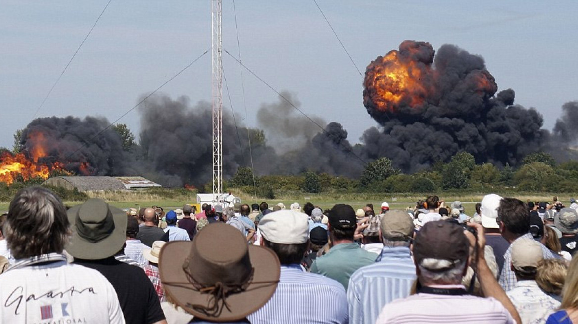 Αυξάνεται ο αριθμός των θυμάτων από τη συντριβή του μαχητικού στο δυτικό Σάσεξ