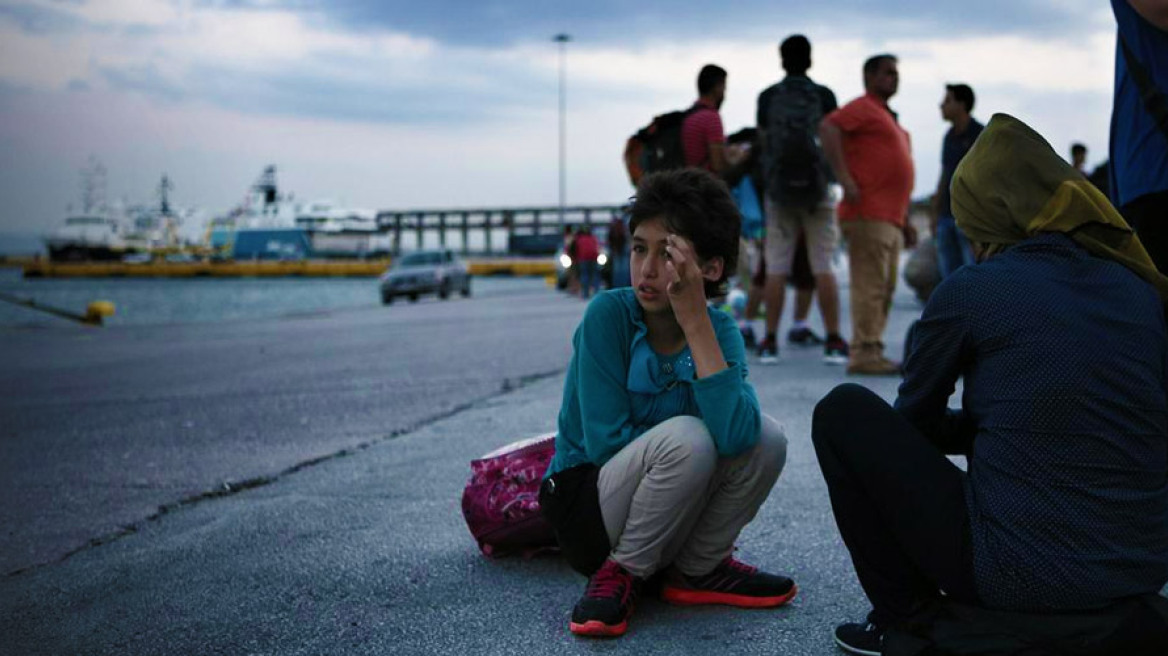 Άλλη μια «καραβιά» προσφύγων φτάνει το απόγευμα στον Πειραιά 